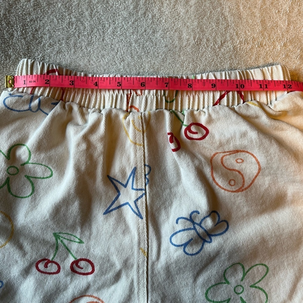Bailey Rose White Shorts with MultiColor Graphics, size M - Picture 13 of 13